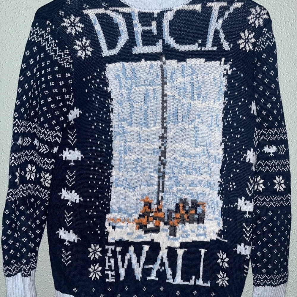 HBO “Deck the Wall” Holiday Sweater Size Small 🎄 - Picture 2 of 4
